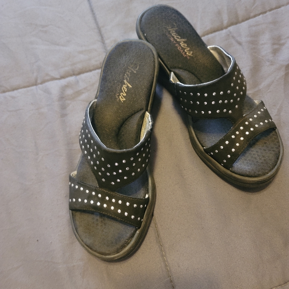 Sz 9 Sketchers suede studded wedge sandal with memory foam sole